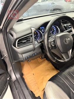 تۆیۆتا کامری